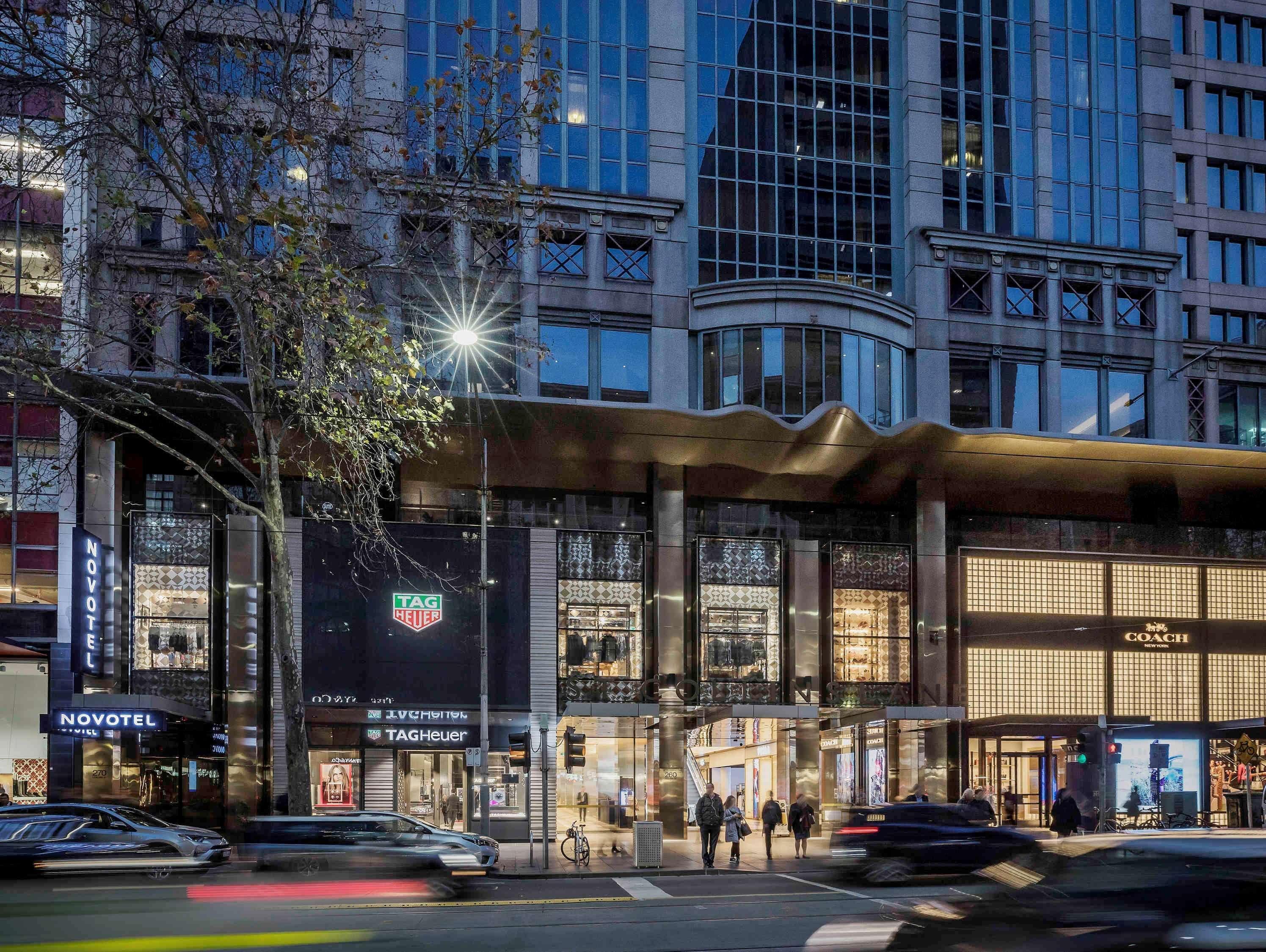 2 Romantic Hotels in Melbourne CBD Worth Booking as a Couple