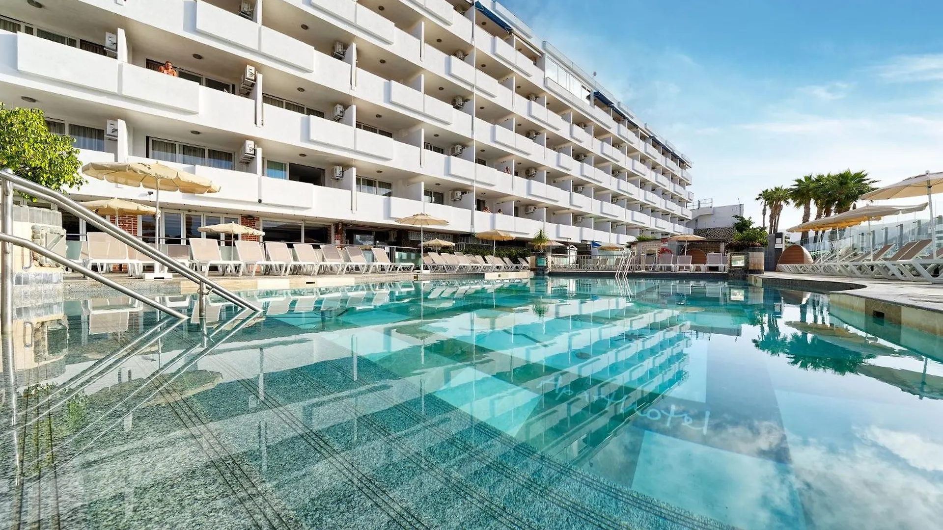 5 Smart Central Hotels Near Aqua Park Worth Booking