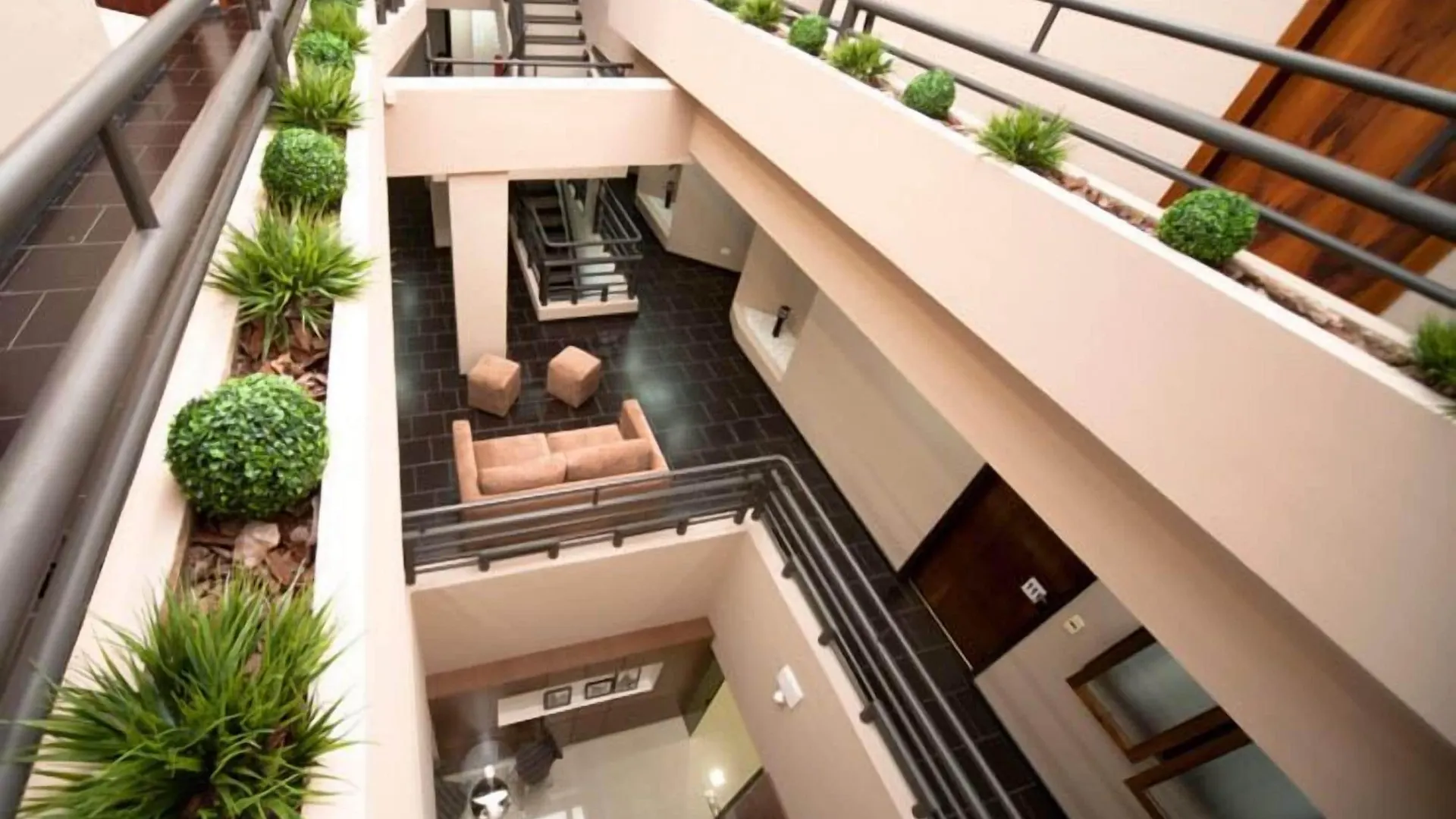 2 Smart Central Hotels in Raouche Worth Booking