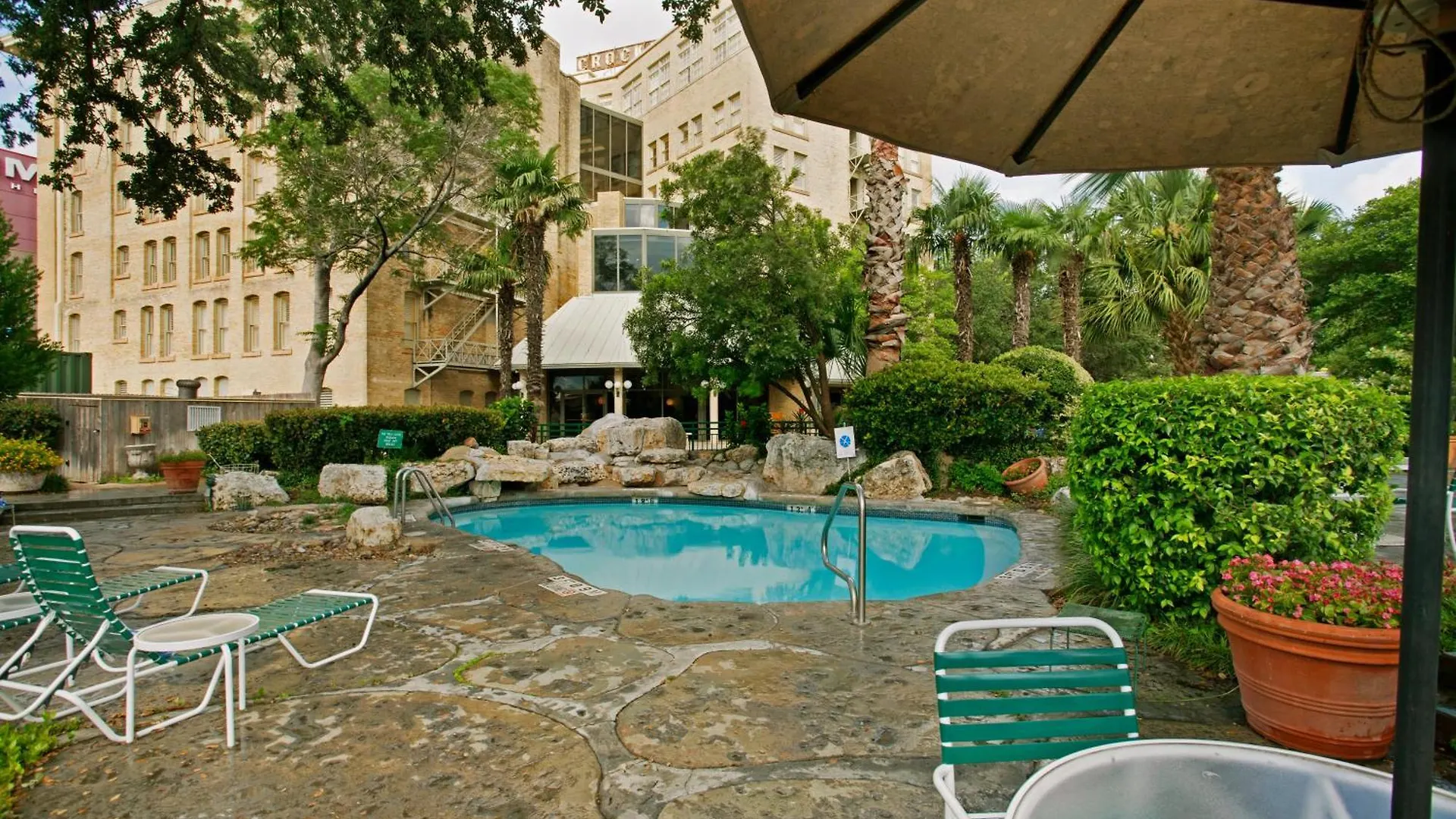 4 Boutique Hotels in Downtown Riverwalk Worth Booking