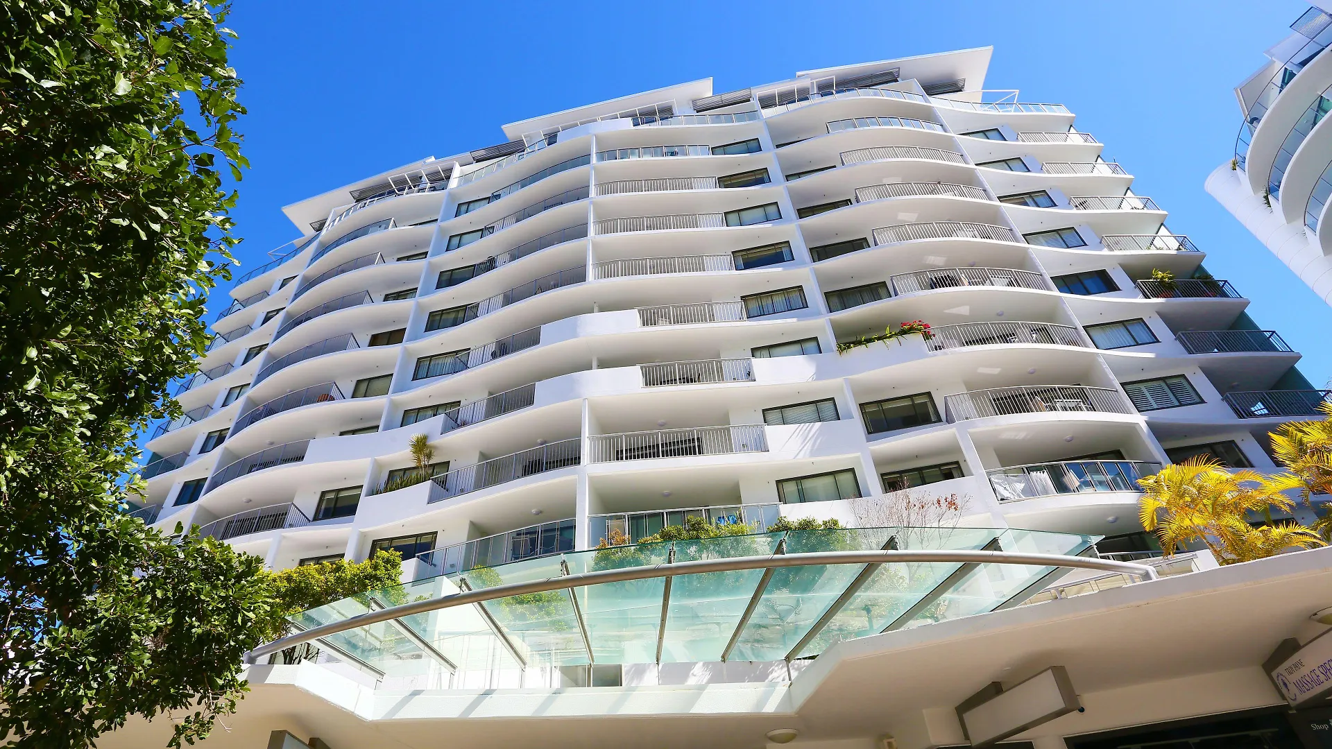 9 Four-Star Hotels Near Club Kawana That Deliver