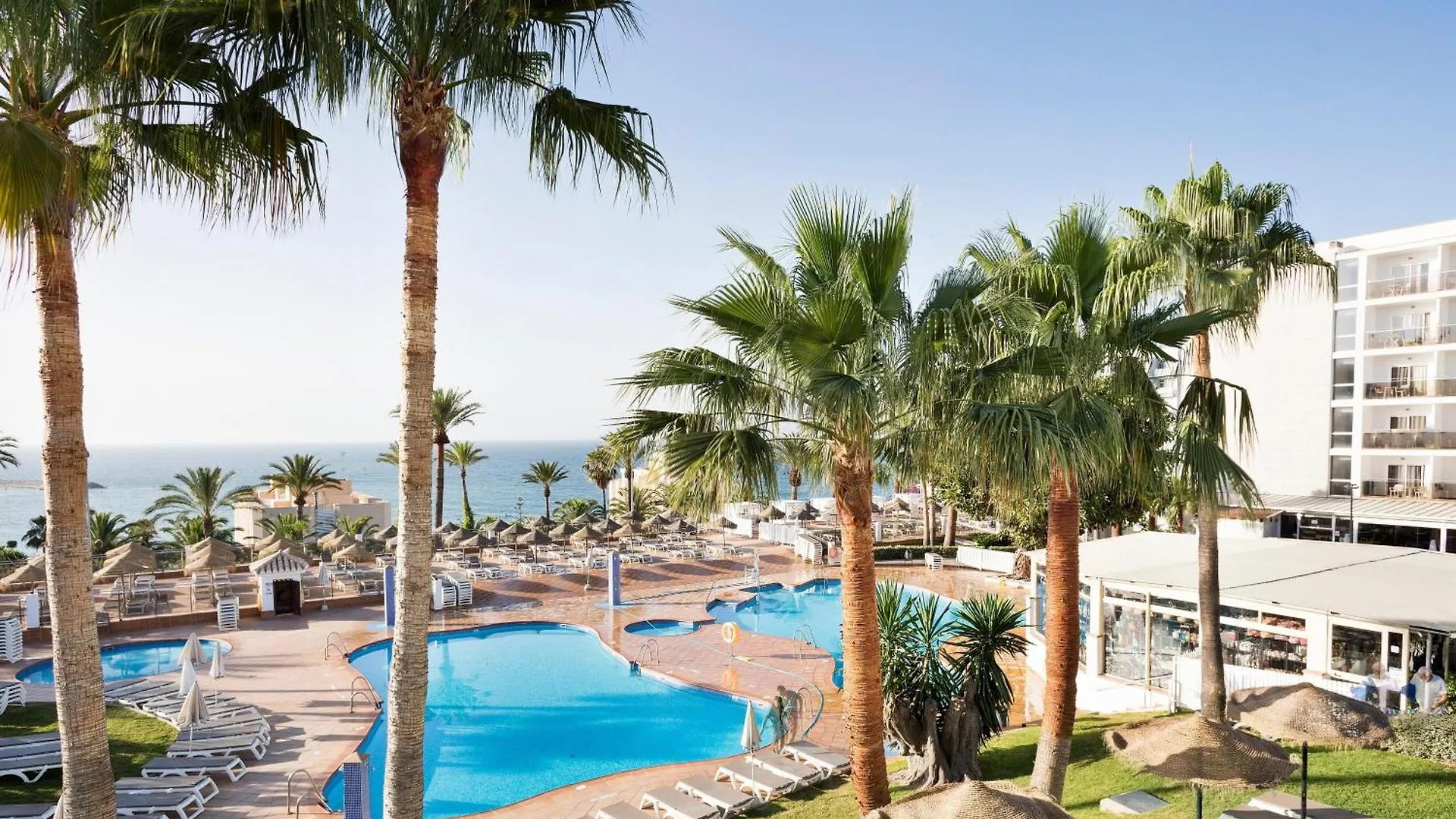 6 Family Hotels Close to Parque de la Paloma Reviewed