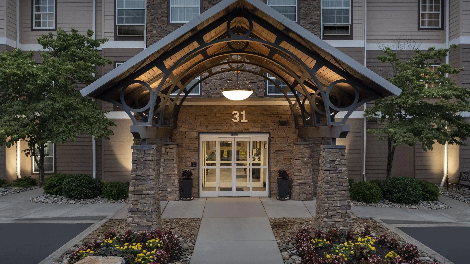 Where to Stay Near Haywood Mall: 12 Best Business Hotels