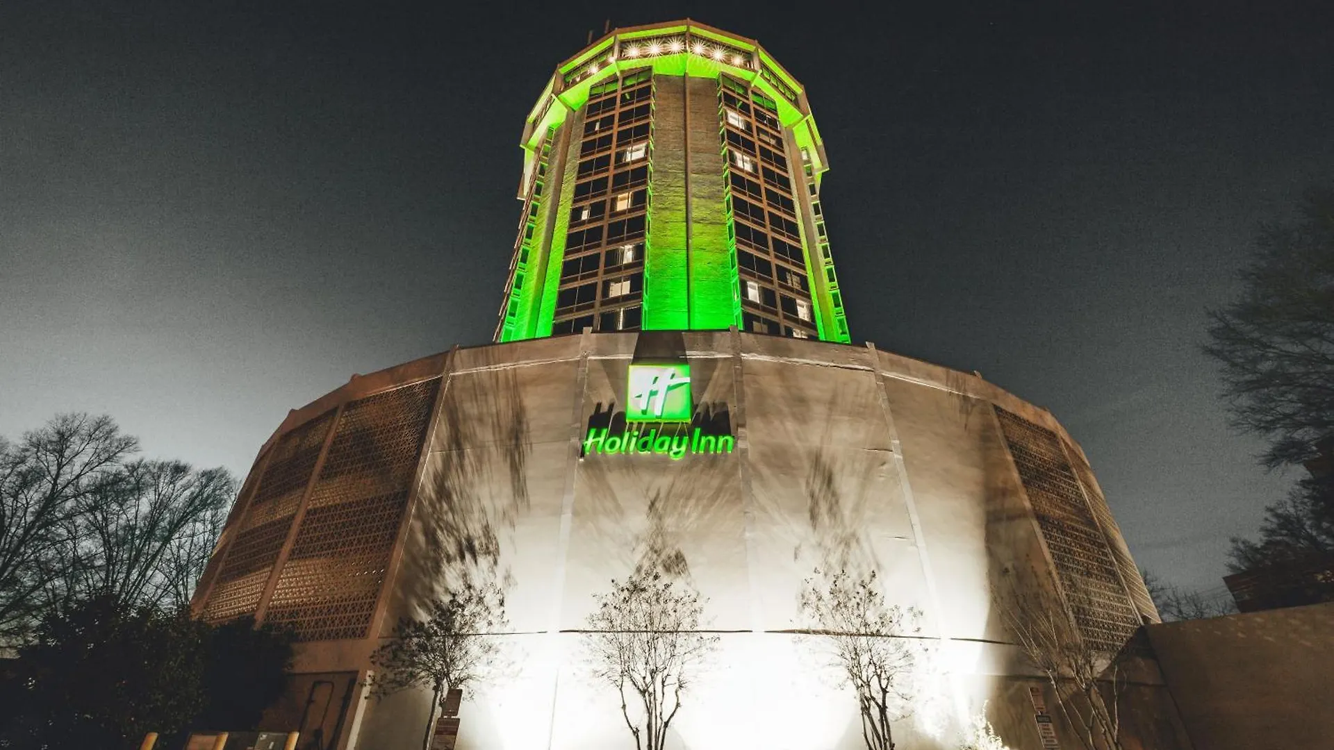 Staying Near Exploris Museum: 4 Business Hotels Compared