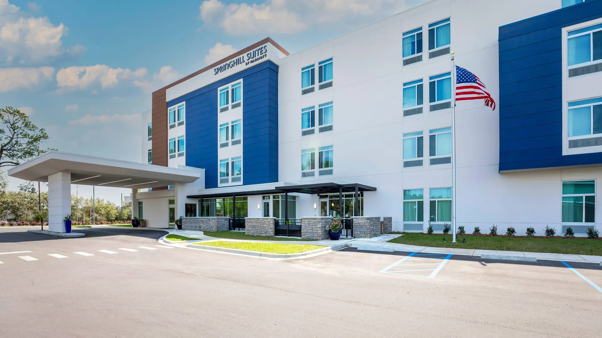 4 Business Hotels Close to Lake Jackson Mounds, Tallahassee