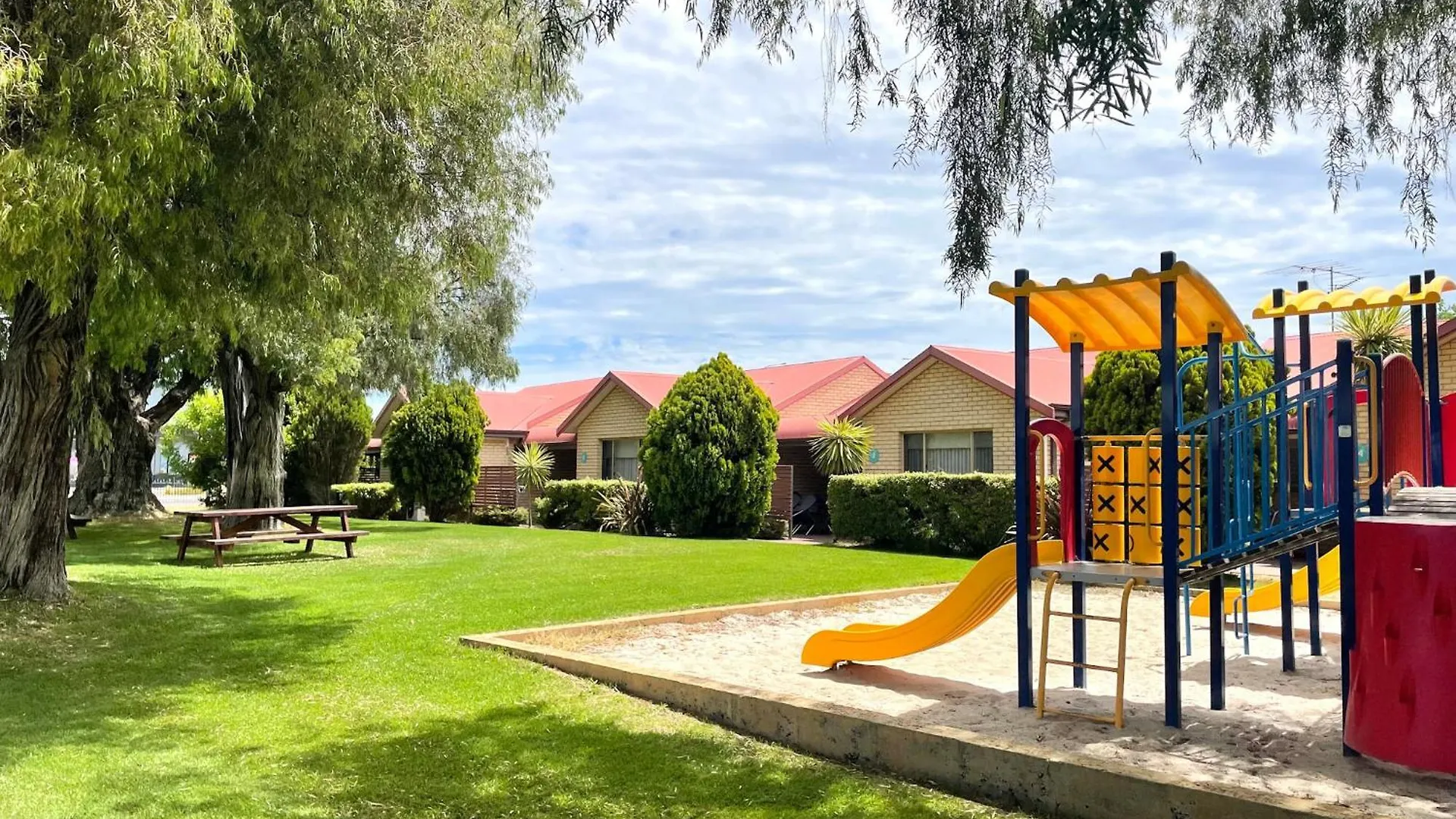 6 Family Hotels Near Busselton Jetty That Deliver