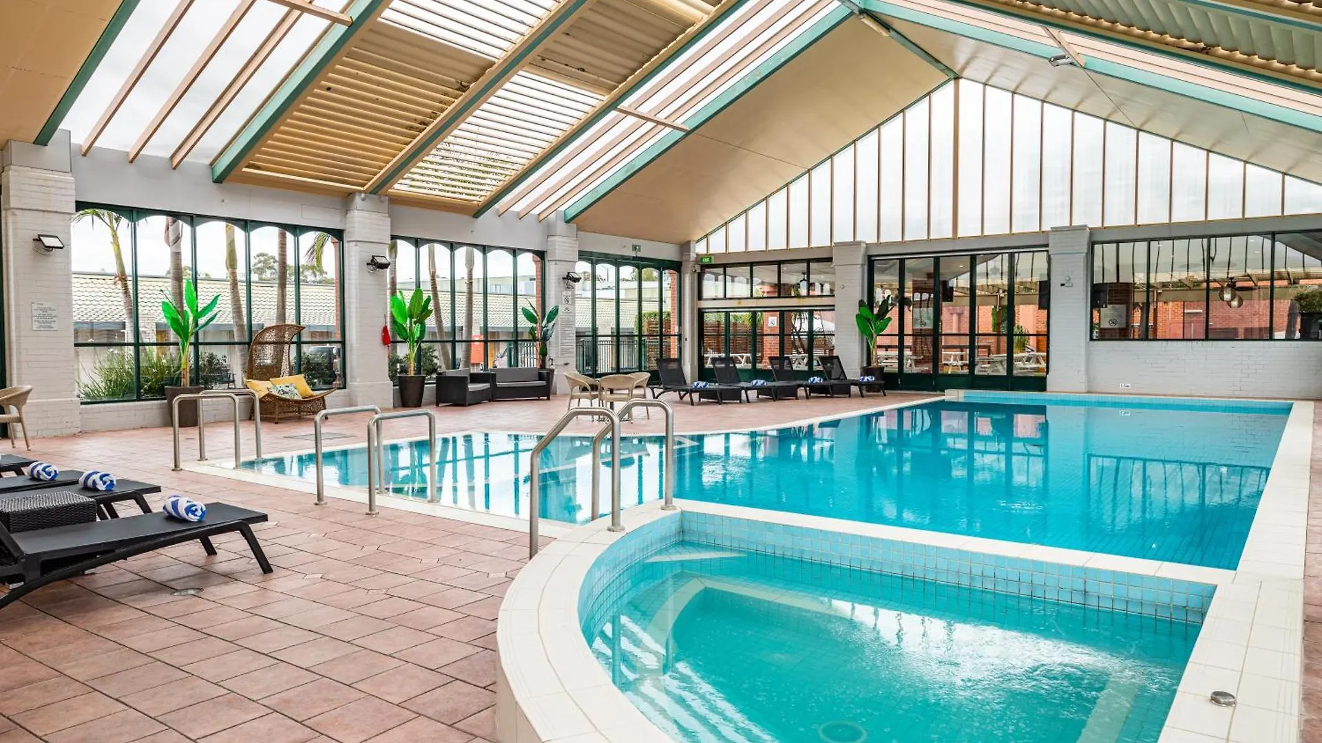 Where to Stay Near Central Deborah Gold Mine: 4 Best Hotels