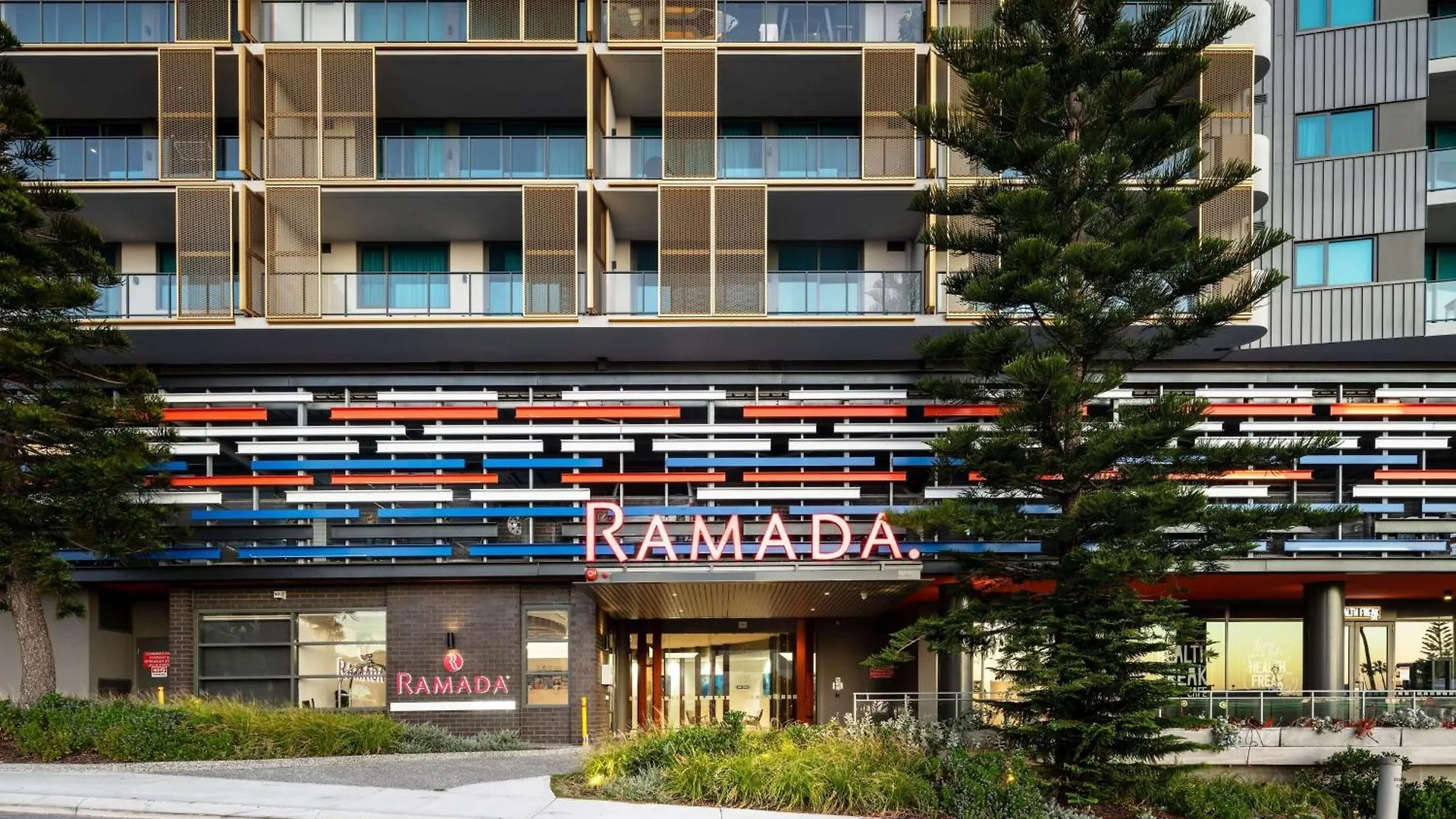 4 Top-Rated 4-Star Hotels In Perth to Book Now