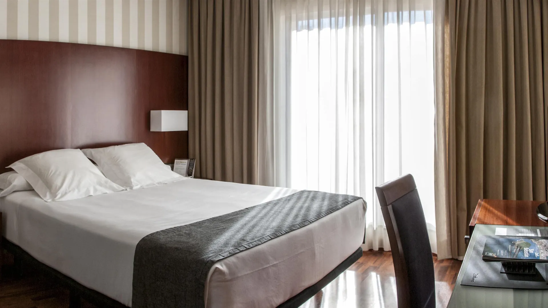 13 Central Hotels Near La Cochera Cabaret Worth Booking