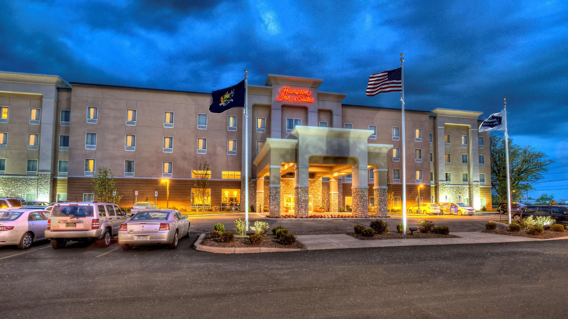 Staying Near ESL Sports Center: 5 Airport Hotels Compared