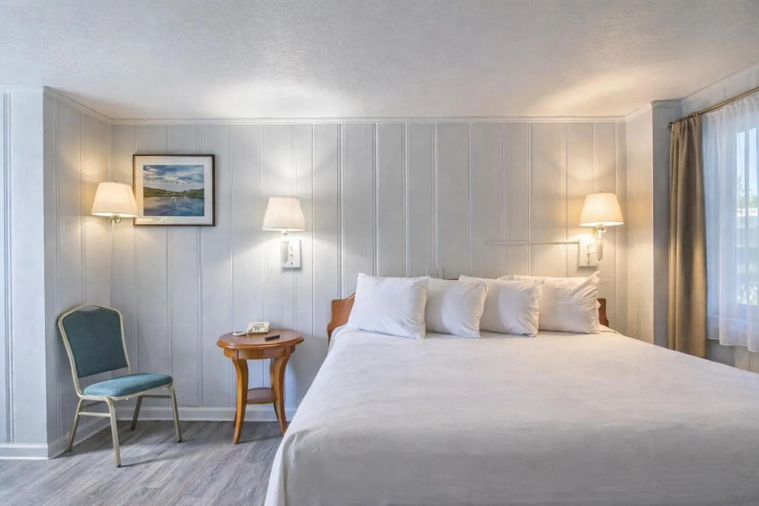 8 Airport Hotels Near Columbus Square Shopping Center That Deliver