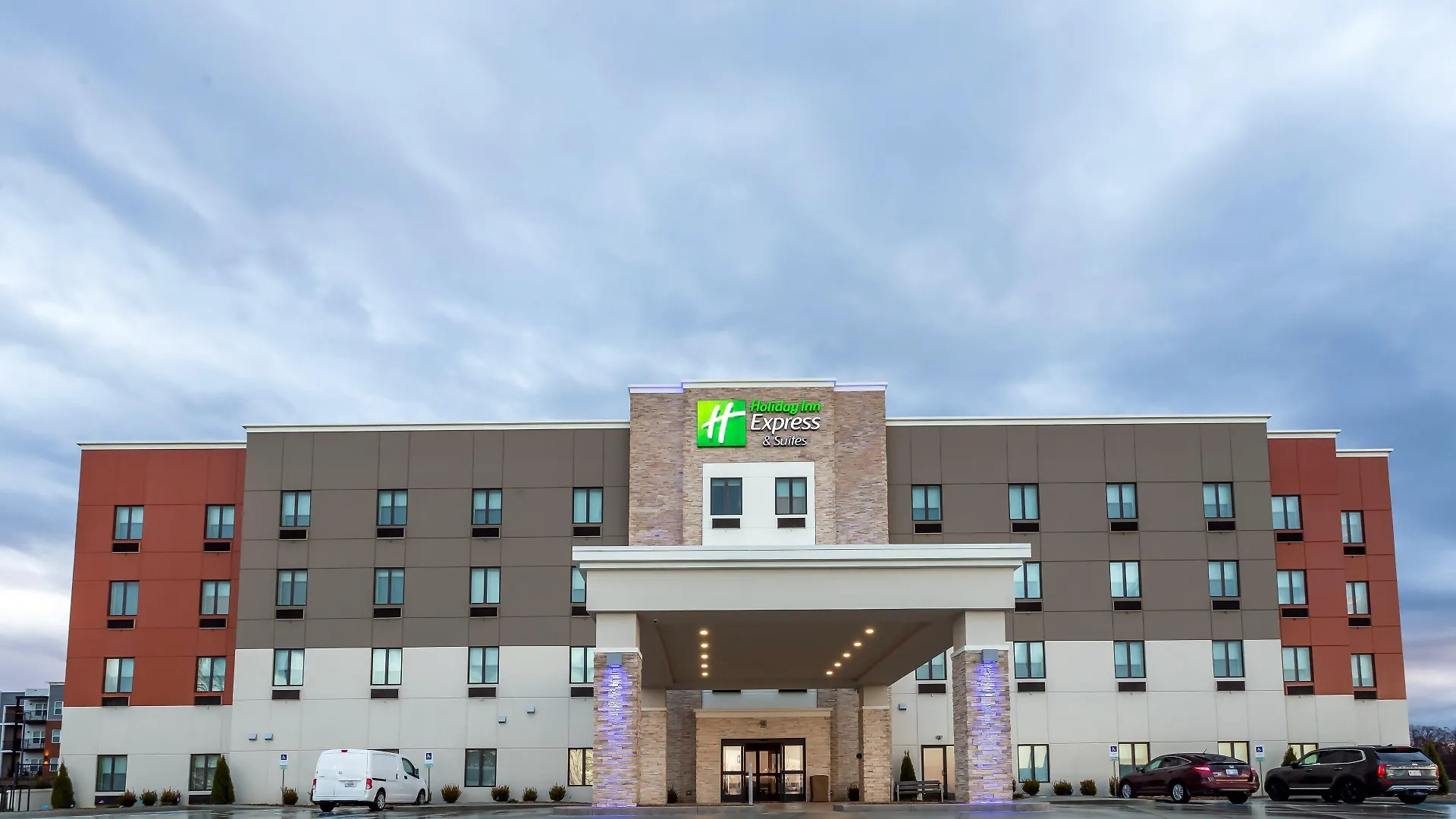 4 Business Hotels Near Ohio Railway Museum Worth Booking