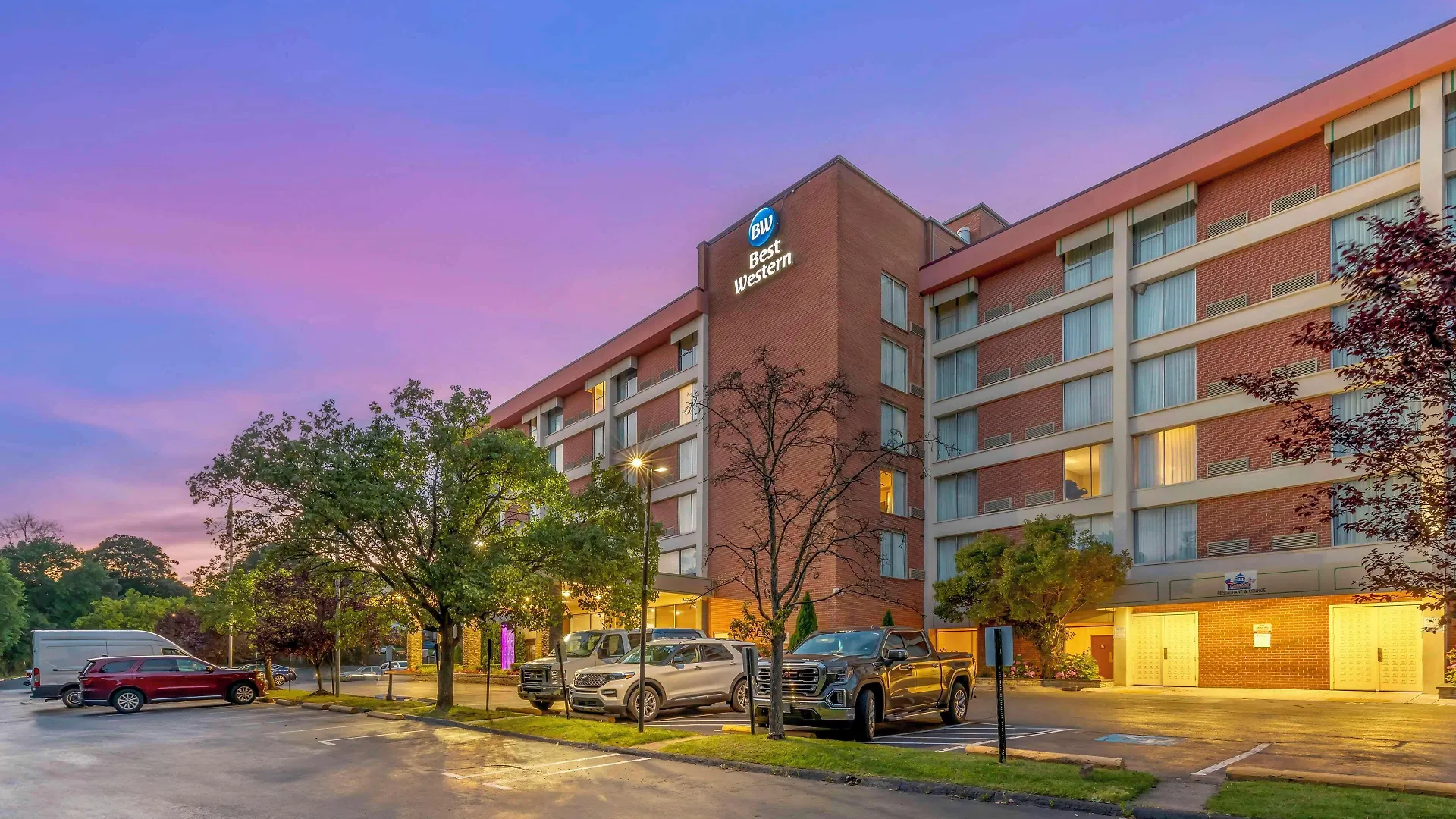 Where to Stay Near Parks and Recreation Dept Art DI: 4 Business Hotels