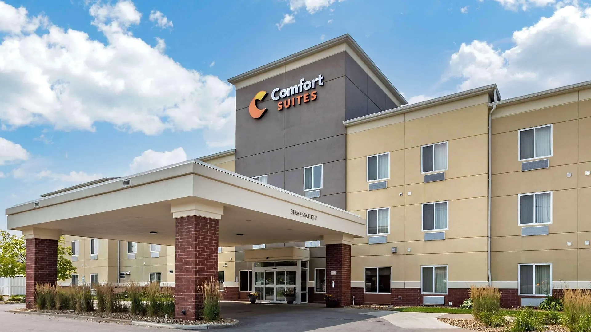 4 Central Hotels Near Sycamore Mall Worth Booking