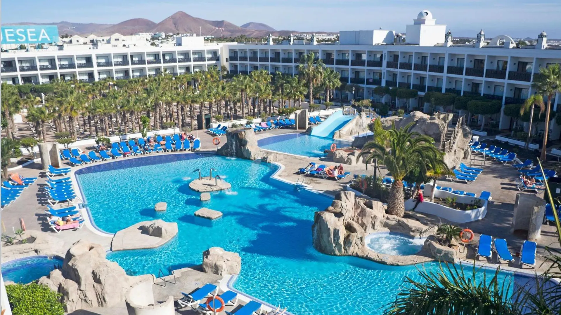 5 Central Costa Teguise Hotels Close to Aqua Park