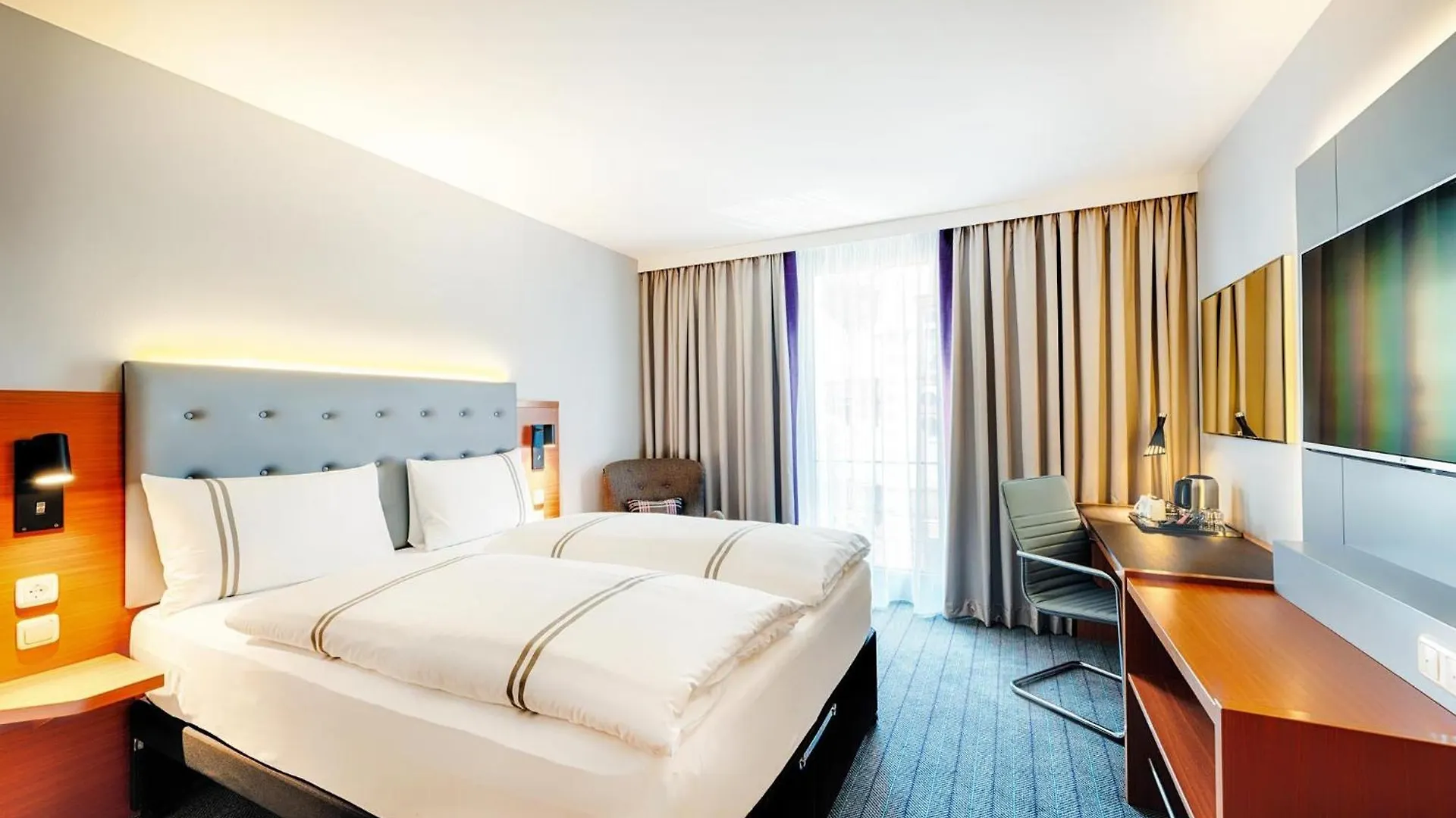 Where to Stay Near Europaturm: 4 Central Frankfurt Hotels