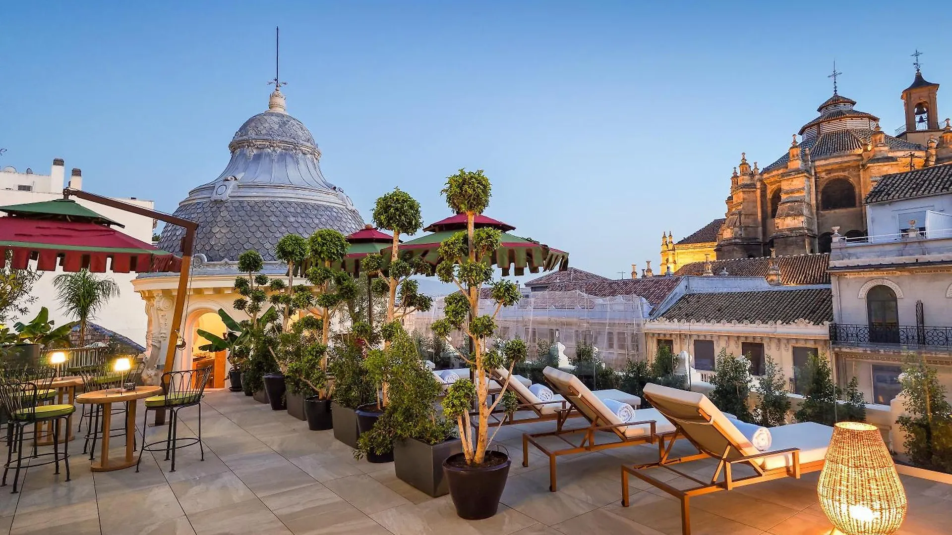 Where to Stay in Granada City Centre: 4 Resort Hotels Reviewed