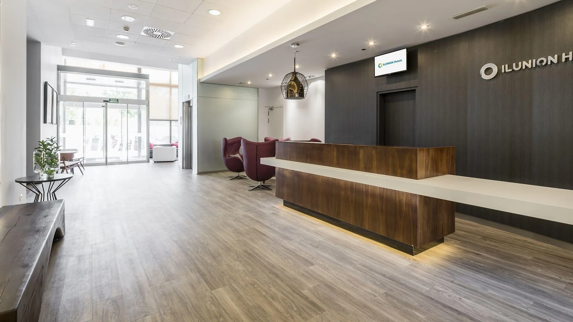 4 Airport Hotels Near Estadi Ciutat de Valencia Worth Booking