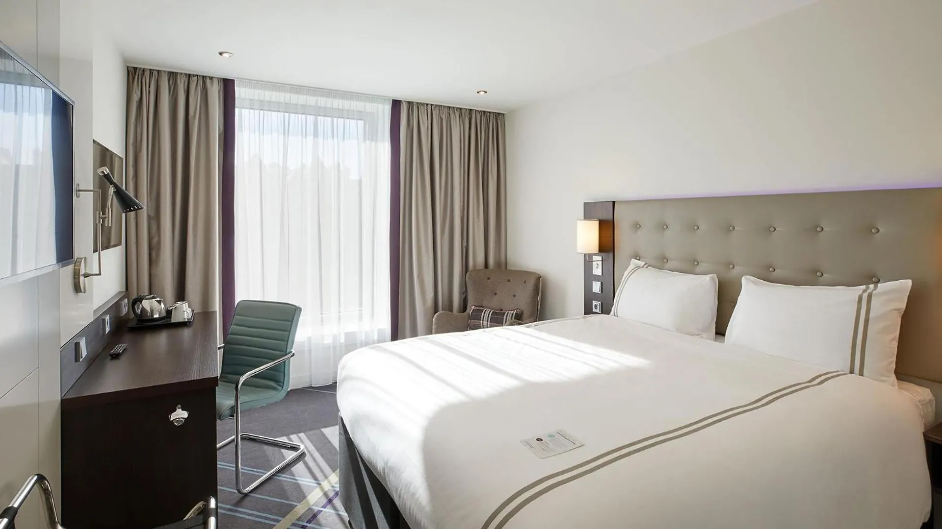Where to Stay in HafenCity: 4 Best Airport Hotels