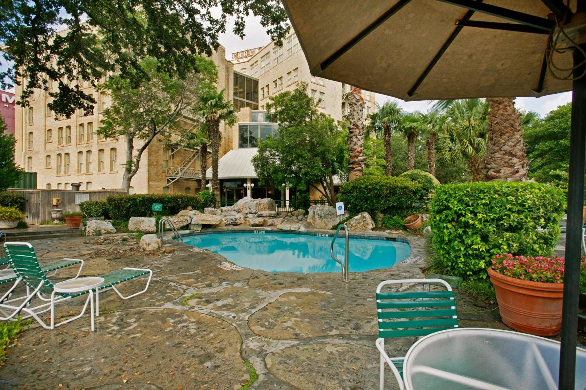 4 Boutique Hotels in Downtown Riverwalk Worth Booking