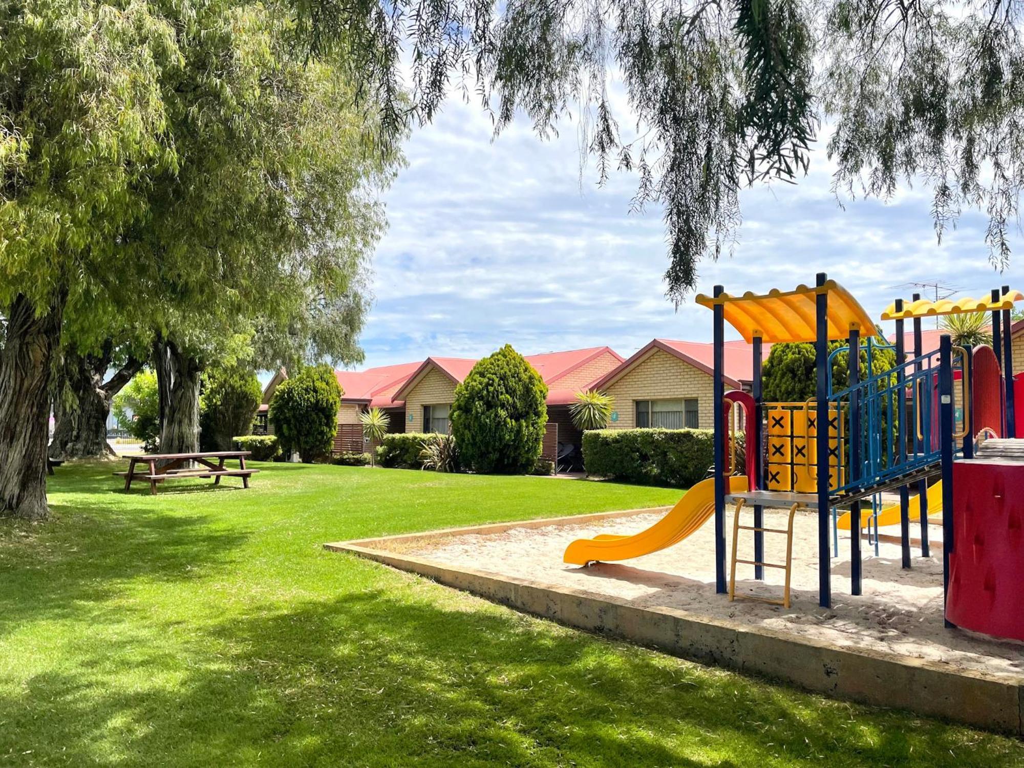 6 Family Hotels Near Busselton Jetty That Deliver
