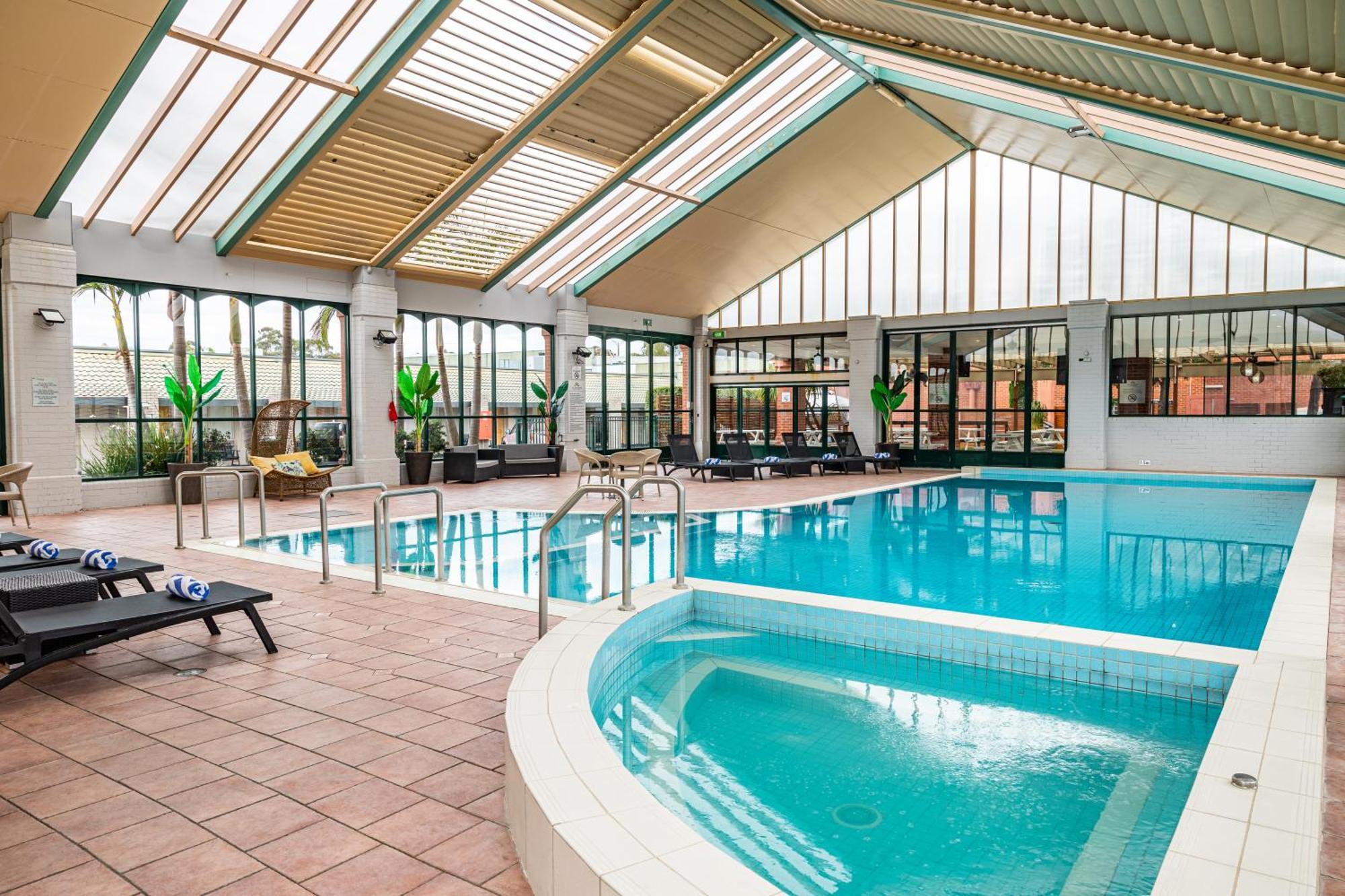 Where to Stay Near Central Deborah Gold Mine: 4 Best Hotels