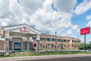 4 Business Hotels Close to The Shops at West End Ranked