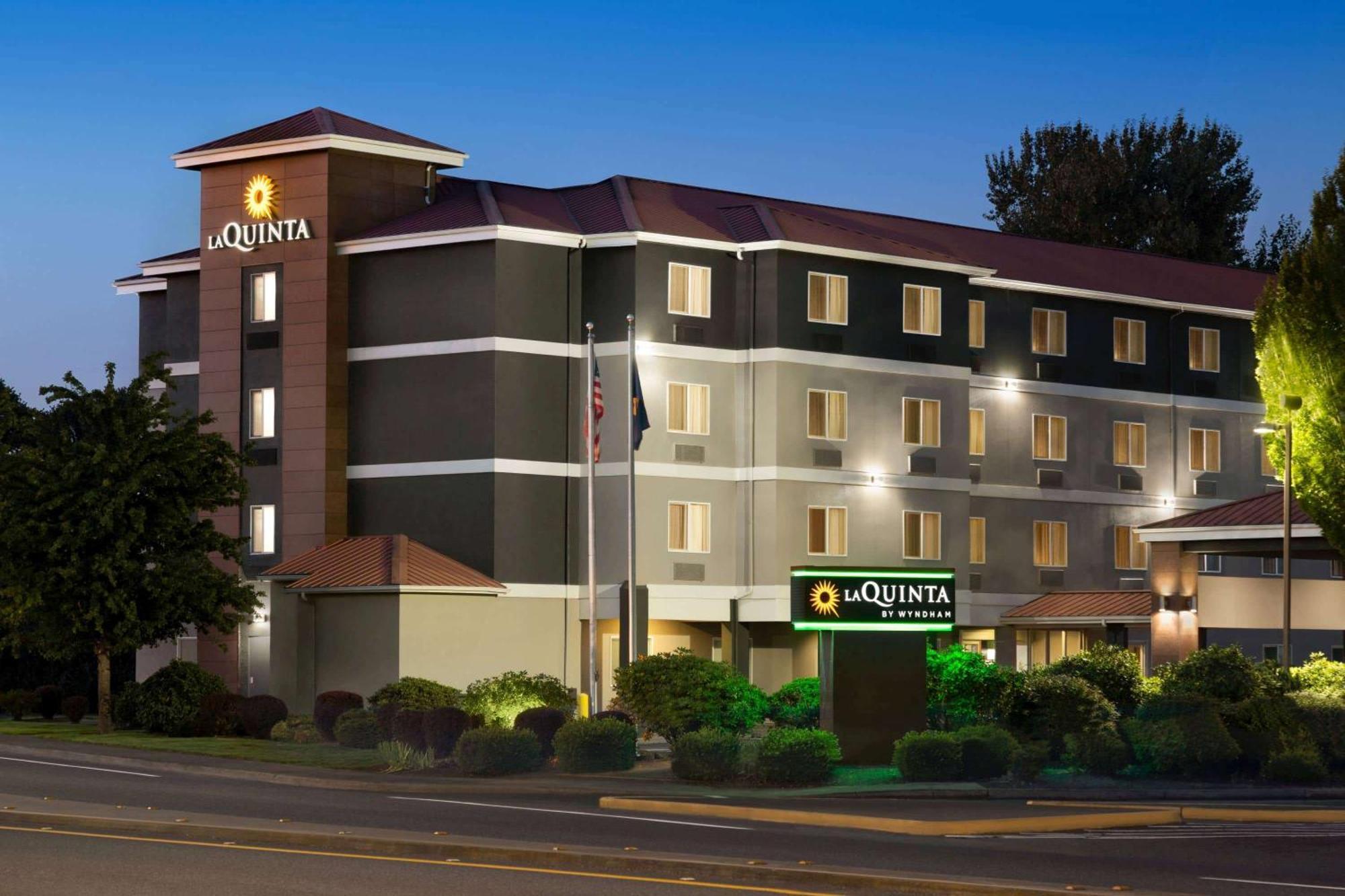 Staying Near A C Gilbert's Discovery Village: 5 Budget Hotels Compared