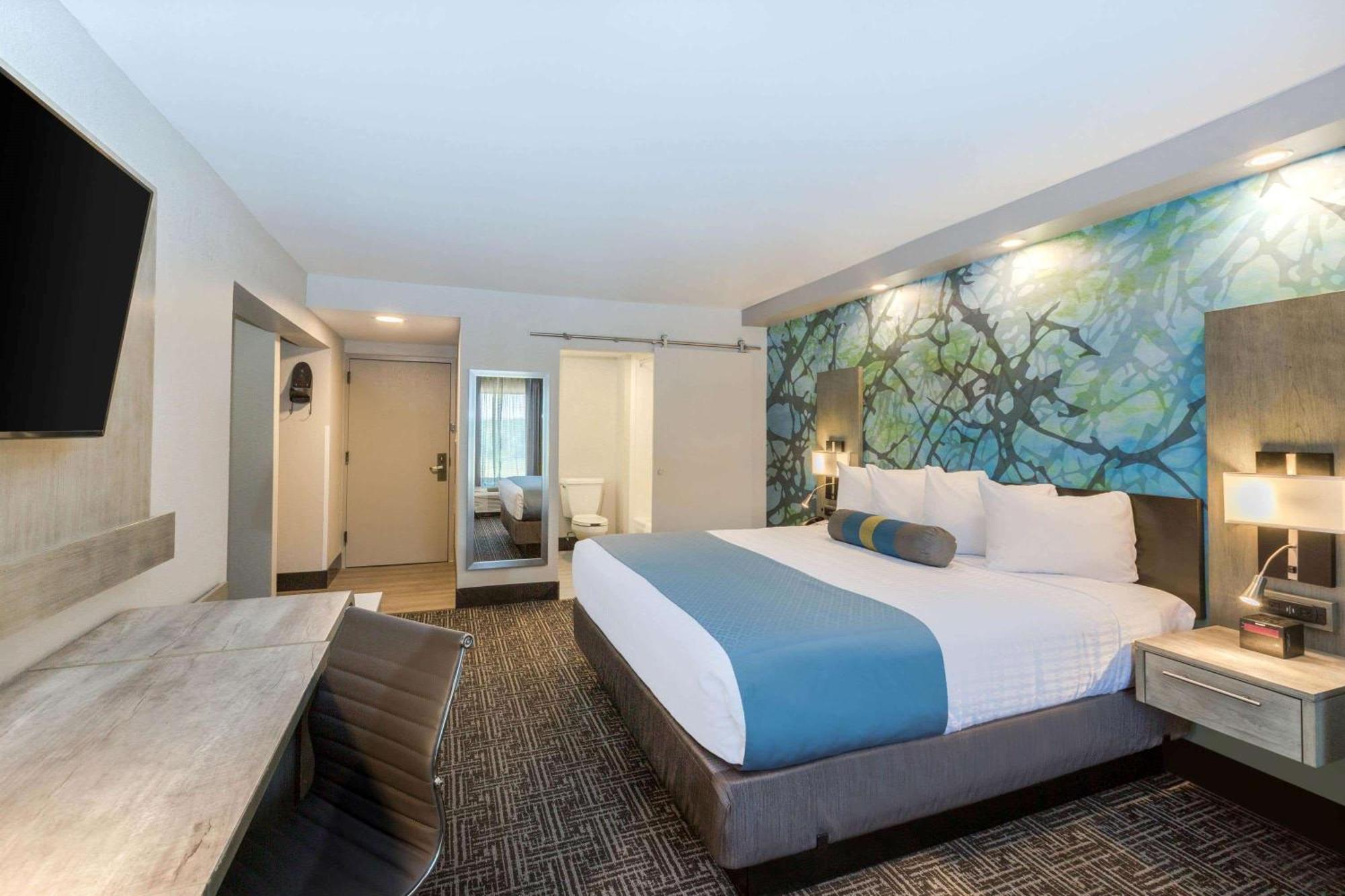5 Smart 3-Star Hotels Near Drakes Creek Park to Book