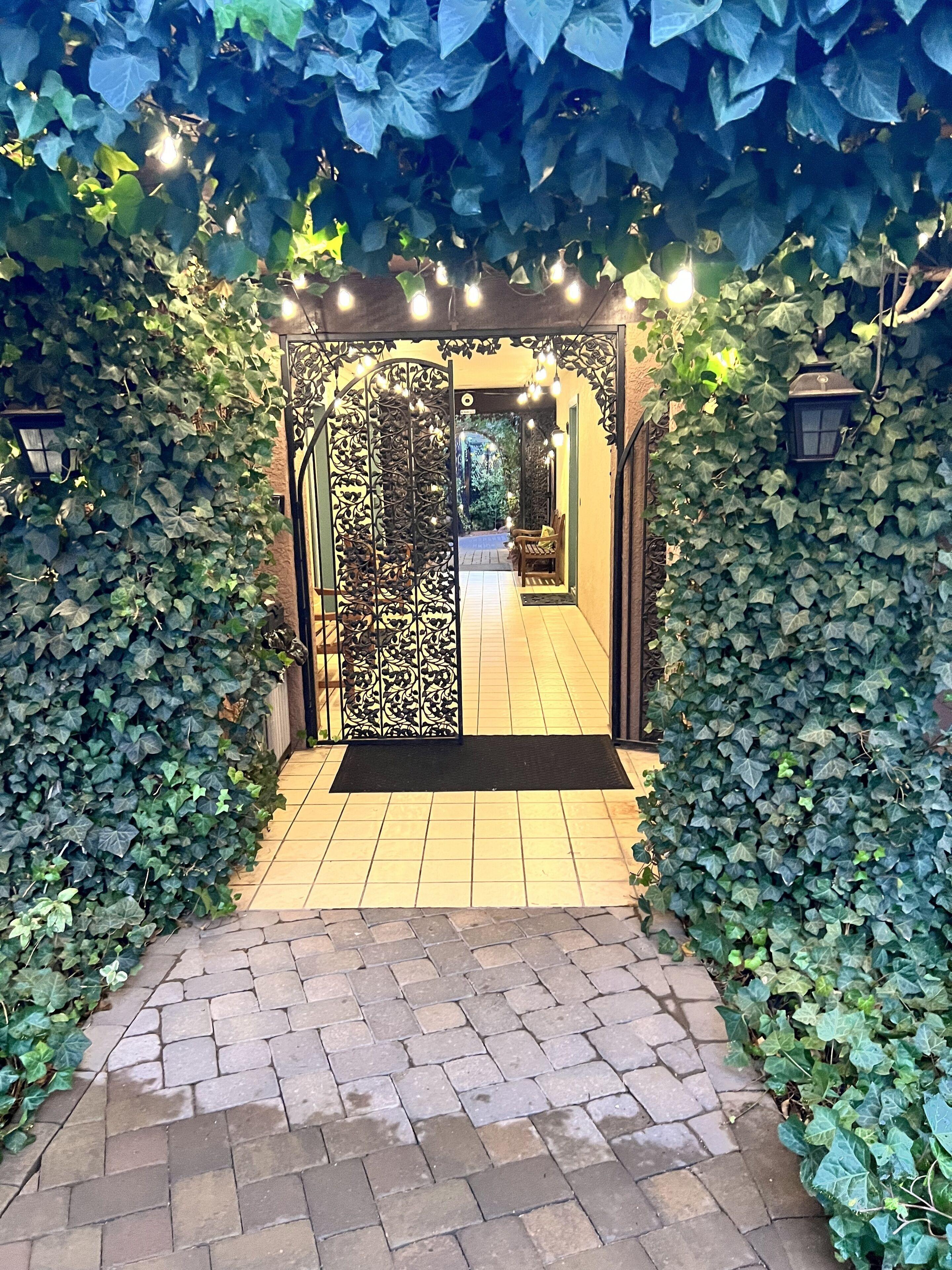 4 Couple Hotels Near Red Rock State Park With Real Staying Value
