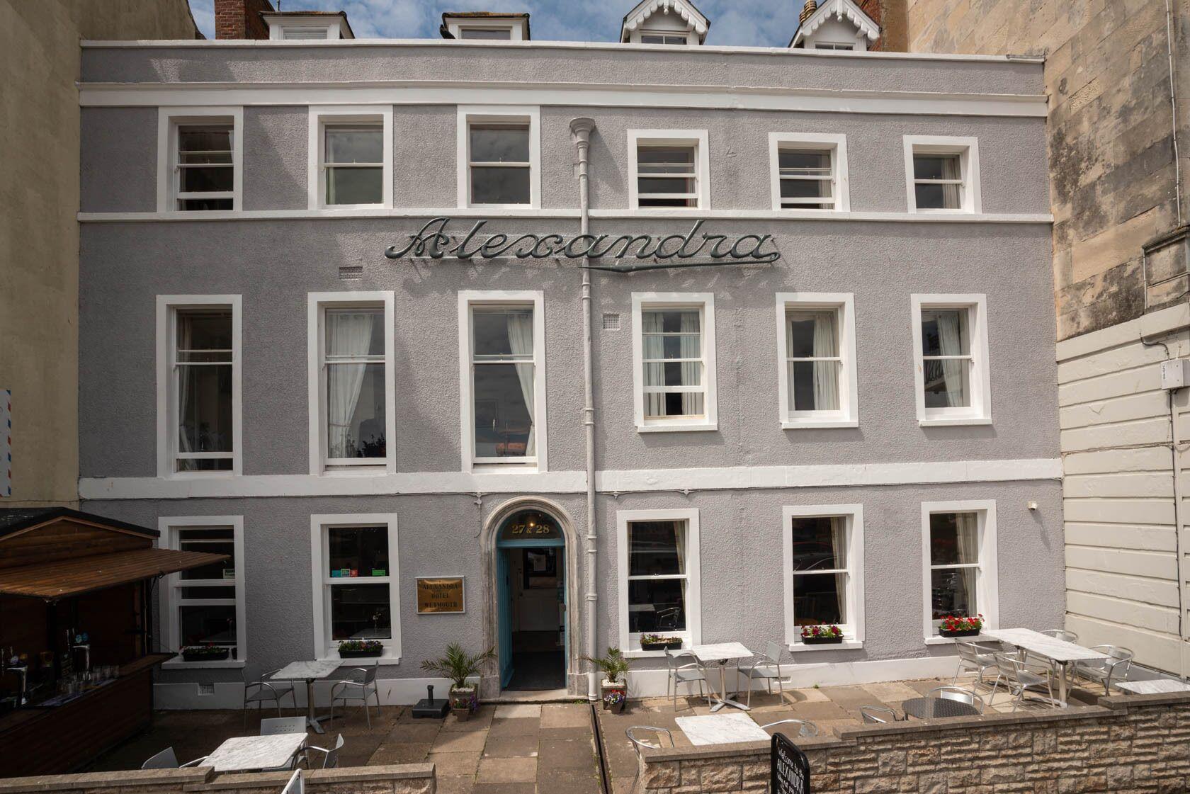 6 Budget Hotels Near Fantasy Island Fun Park for Easy Weymouth Access