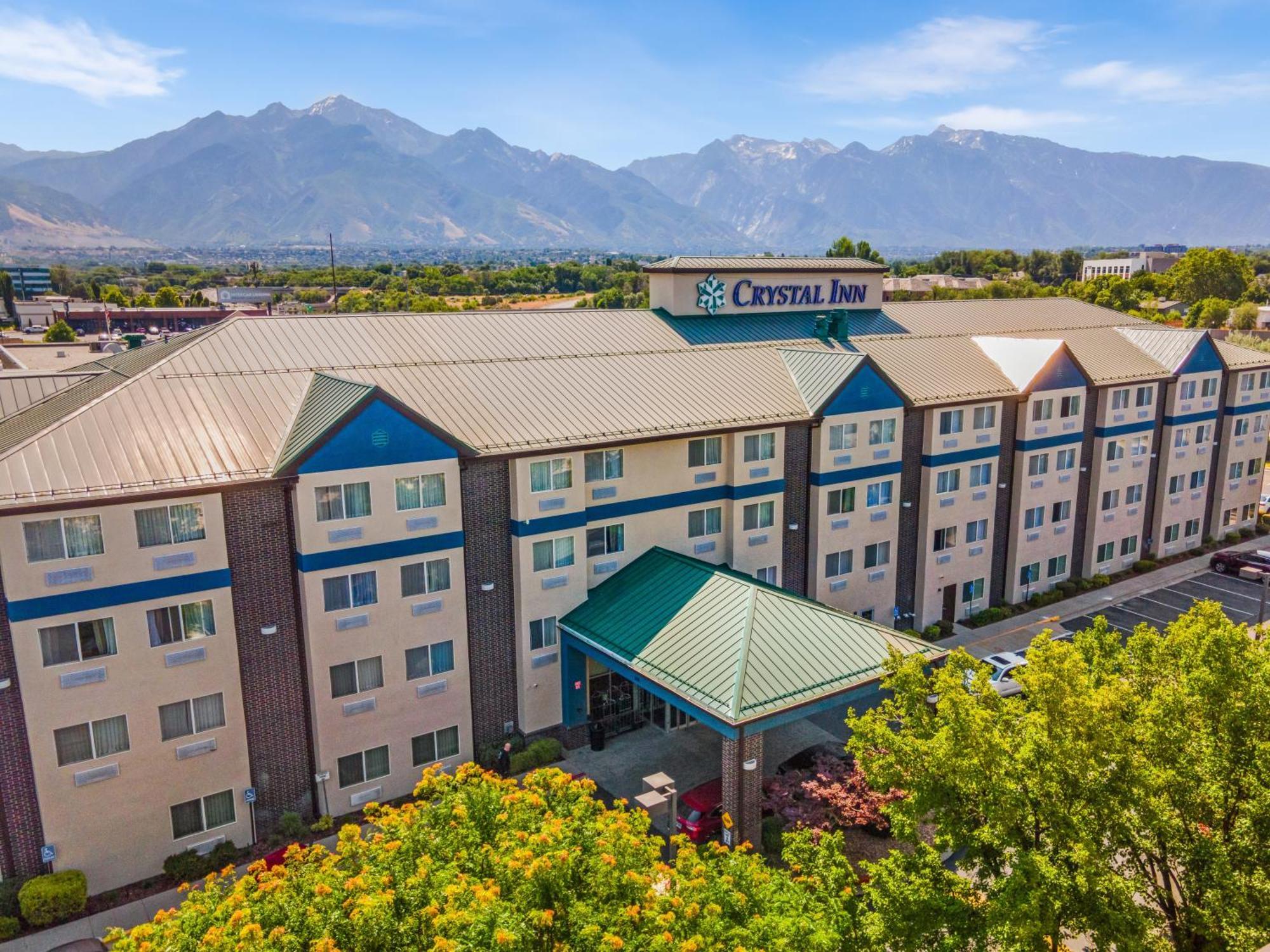 4 Resort Hotels Near Mill Creek Lanes for a Relaxed Stay