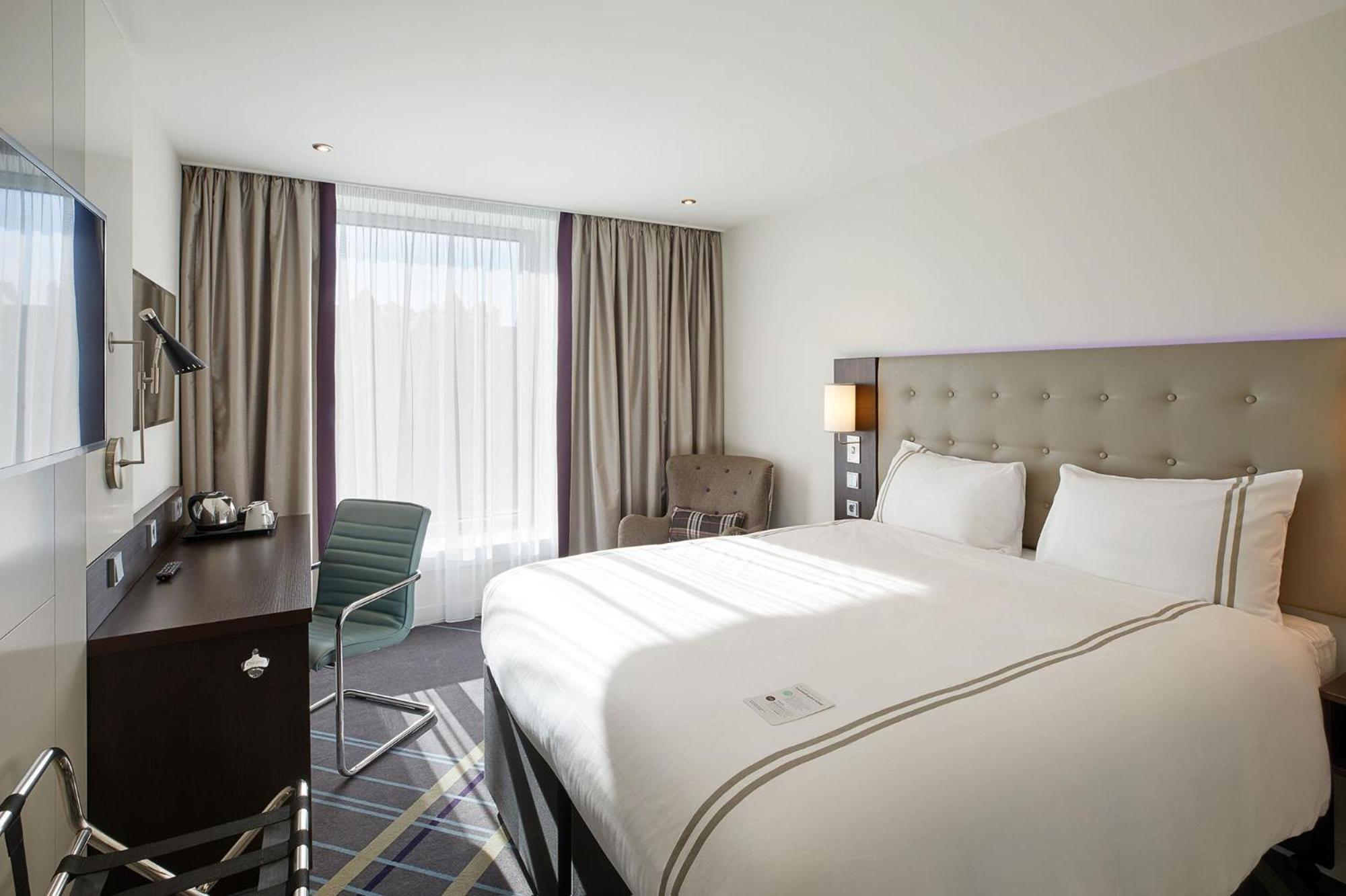 Where to Stay in HafenCity: 4 Best Airport Hotels